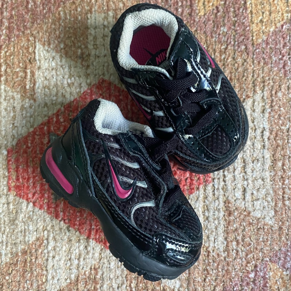 Nike Baby Girl Sneakers Size 2 Black & Pink Athletic Shoe